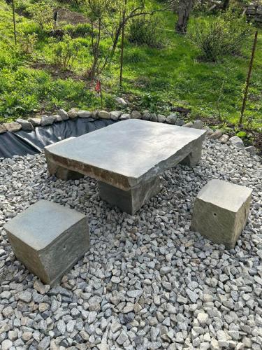 Mobilier-din-piatra-M032