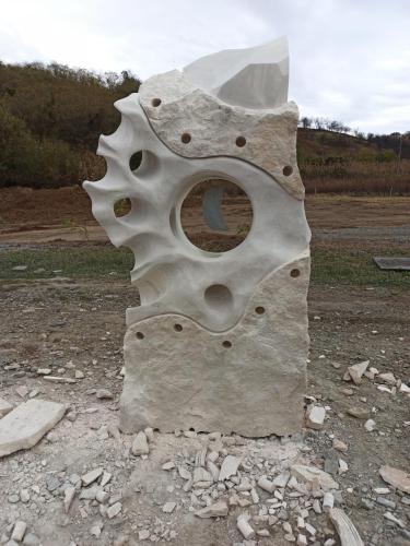 Sculptura-cu-gauri