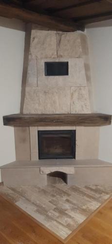 Semineu-din-piatra-S014